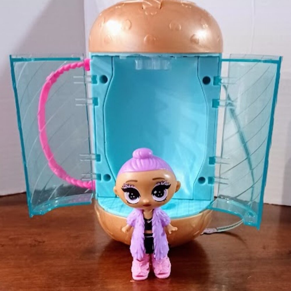 L.O.L. Surprise Confetti Reveal doll with accessories